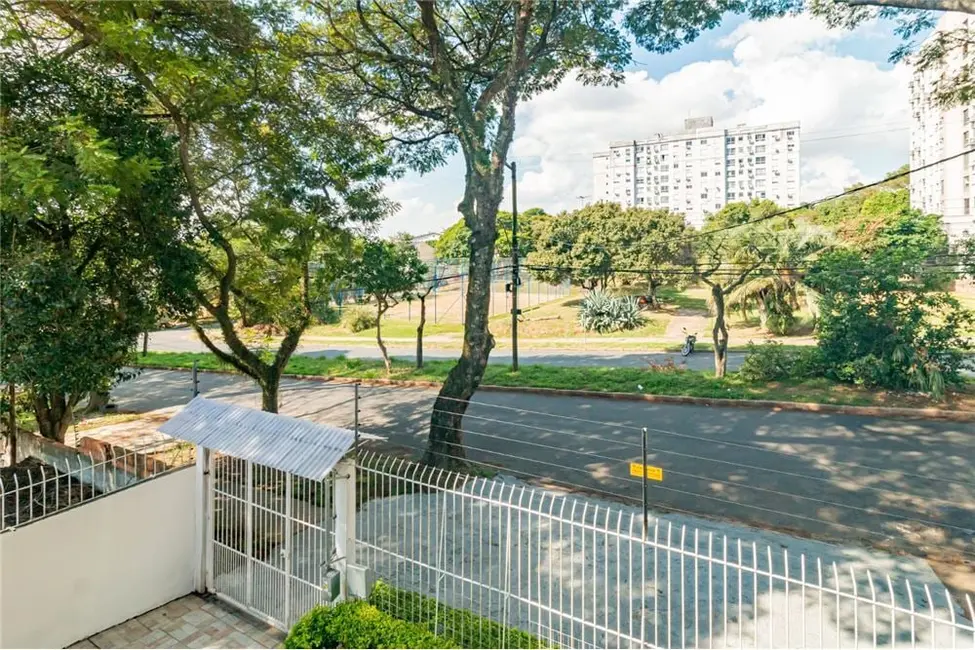 Casa com 3 quartos à venda, 215m2 em Sarandi, Porto Alegre - RS - imagem 6 Foto 6 de Casa com 3 quartos à venda, 215m2 em Sarandi, Porto Alegre - RS