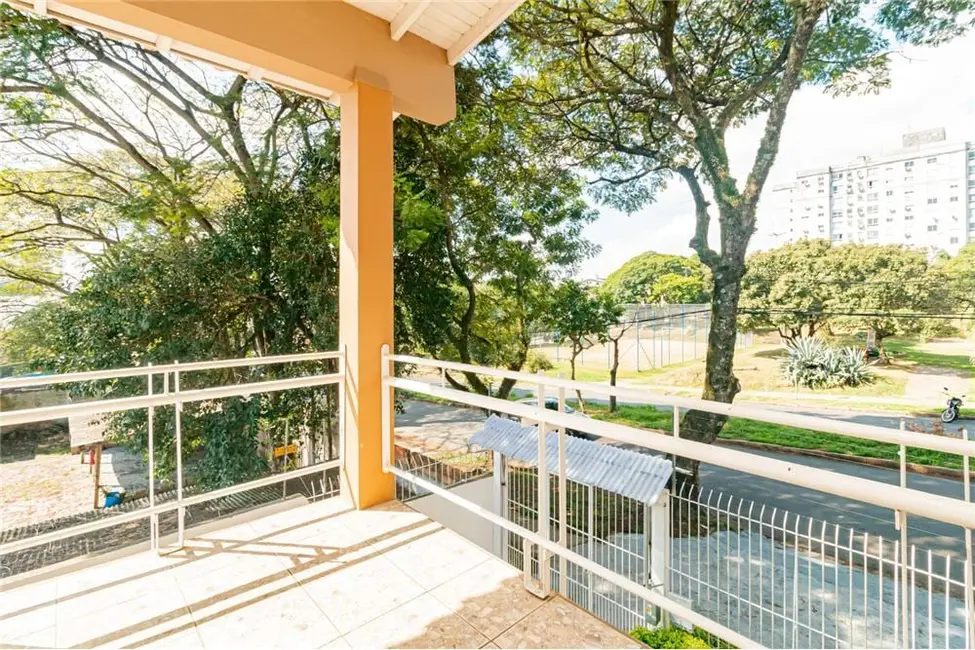 Casa com 3 quartos à venda, 215m2 em Sarandi, Porto Alegre - RS - imagem 4 Foto 4 de Casa com 3 quartos à venda, 215m2 em Sarandi, Porto Alegre - RS