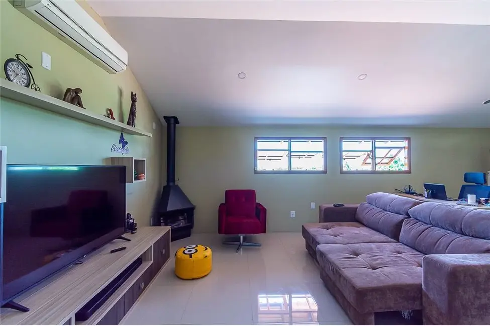 Casa com 3 quartos à venda, 308m2 em Estância Velha, Canoas - RS - imagem 8 Foto 8 de Casa com 3 quartos à venda, 308m2 em Estância Velha, Canoas - RS