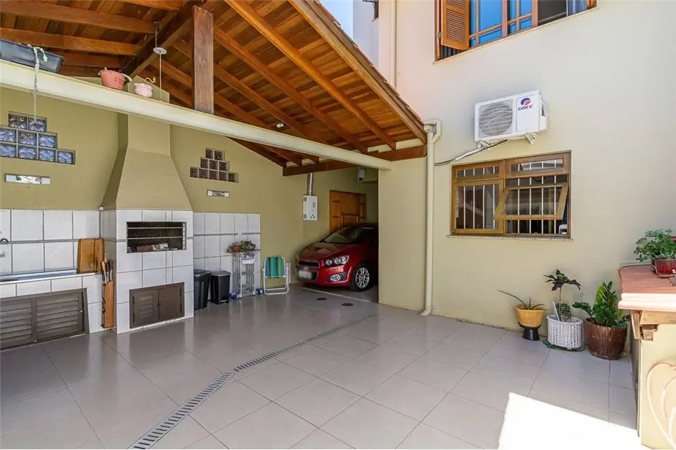 Casa com 3 quartos à venda, 308m2 em Estância Velha, Canoas - RS - imagem 4 Foto 4 de Casa com 3 quartos à venda, 308m2 em Estância Velha, Canoas - RS