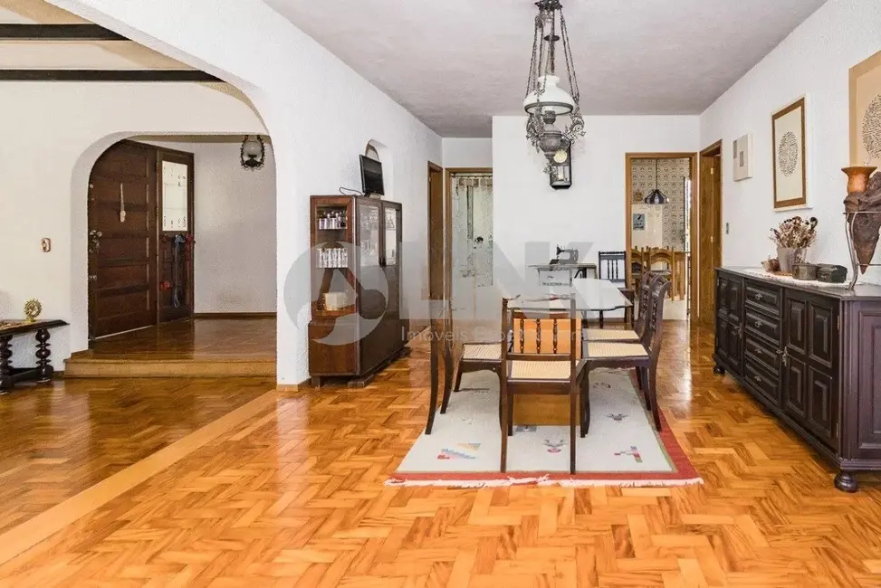 Casa com 3 quartos à venda, 250m2 em Três Figueiras, Porto Alegre - RS - imagem 7 Foto 7 de Casa com 3 quartos à venda, 250m2 em Três Figueiras, Porto Alegre - RS