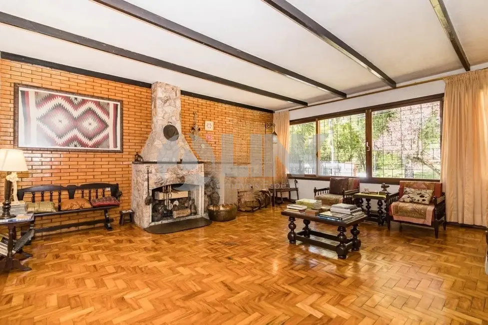 Casa com 3 quartos à venda, 250m2 em Três Figueiras, Porto Alegre - RS - imagem 6 Foto 6 de Casa com 3 quartos à venda, 250m2 em Três Figueiras, Porto Alegre - RS