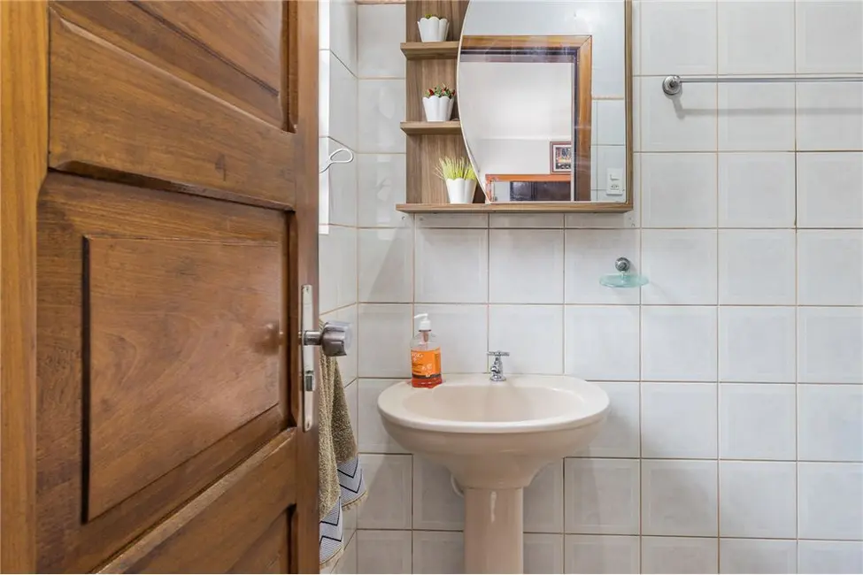 Casa com 3 quartos à venda, 115m2 em São Sebastião, Porto Alegre - RS - imagem 9 Foto 9 de Casa com 3 quartos à venda, 115m2 em São Sebastião, Porto Alegre - RS