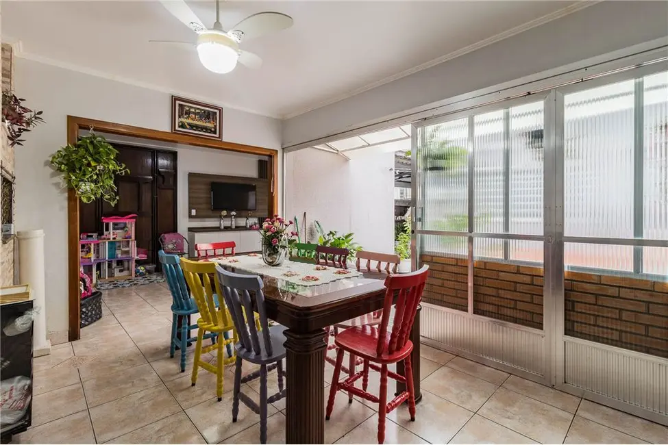 Casa com 3 quartos à venda, 115m2 em São Sebastião, Porto Alegre - RS - imagem 4 Foto 4 de Casa com 3 quartos à venda, 115m2 em São Sebastião, Porto Alegre - RS
