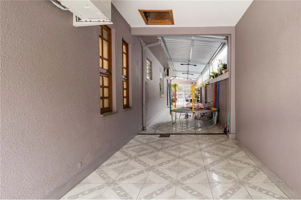 Casa com 3 quartos à venda, 115m2 em São Sebastião, Porto Alegre - RS - imagem 2 Foto 2 de Casa com 3 quartos à venda, 115m2 em São Sebastião, Porto Alegre - RS