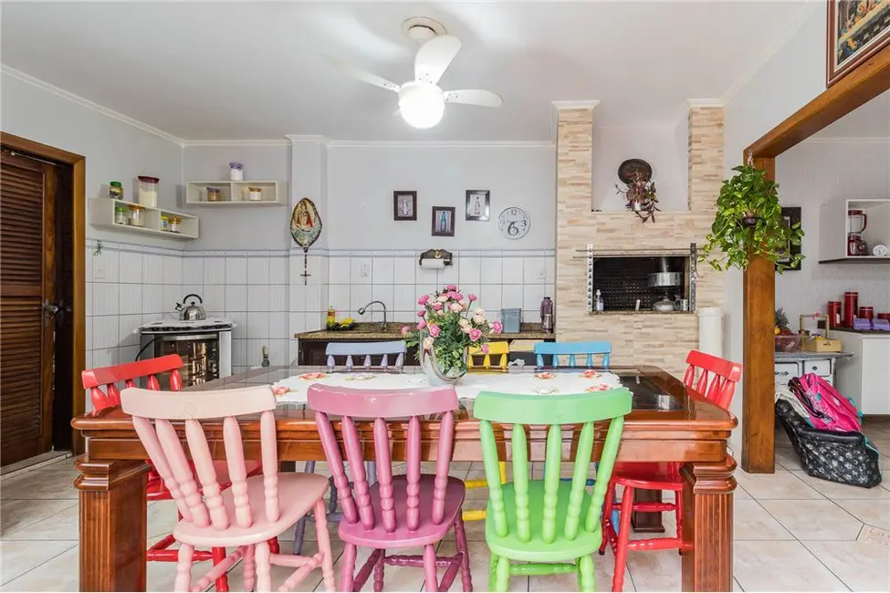 Casa com 3 quartos à venda, 115m2 em São Sebastião, Porto Alegre - RS - imagem 3 Foto 3 de Casa com 3 quartos à venda, 115m2 em São Sebastião, Porto Alegre - RS