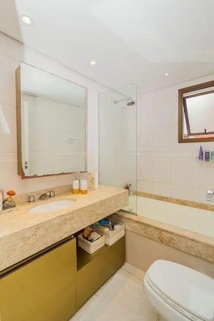 Apartamento com 3 quartos à venda, 106m2 em Bela Vista, Porto Alegre - RS - imagem 9 Foto 9 de Apartamento com 3 quartos à venda, 106m2 em Bela Vista, Porto Alegre - RS