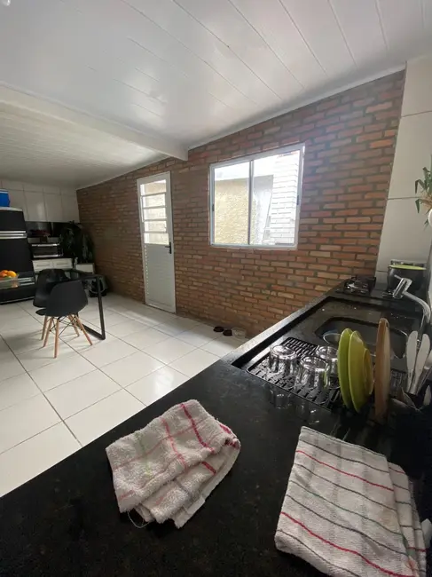 Foto 2 de Casa com 2 quartos à venda, 60m2 em Costa e Silva, Porto Alegre - RS