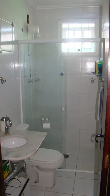 Casa com 4 quartos à venda, 250m2 em Espírito Santo, Porto Alegre - RS - imagem 6 Foto 6 de Casa com 4 quartos à venda, 250m2 em Espírito Santo, Porto Alegre - RS