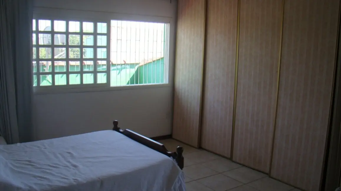 Foto 2 de Casa com 4 quartos à venda, 250m2 em Espírito Santo, Porto Alegre - RS