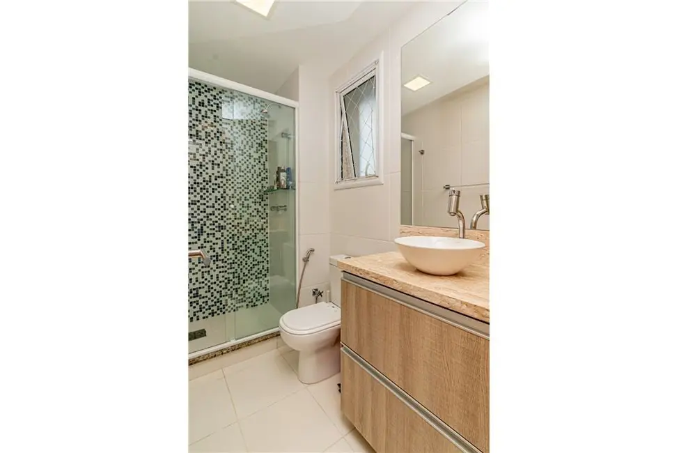 Apartamento com 3 quartos à venda, 82m2 em Passo da Areia, Porto Alegre - RS - imagem 7 Foto 7 de Apartamento com 3 quartos à venda, 82m2 em Passo da Areia, Porto Alegre - RS