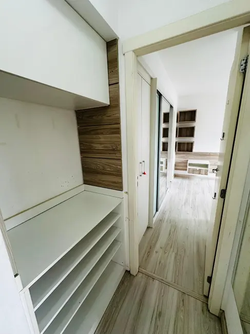 Apartamento com 3 quartos à venda, 67m2 em Vila Ipiranga, Porto Alegre - RS - imagem 7 Foto 7 de Apartamento com 3 quartos à venda, 67m2 em Vila Ipiranga, Porto Alegre - RS