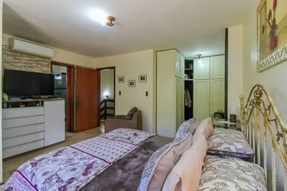 Casa com 4 quartos à venda, 258m2 em Espírito Santo, Porto Alegre - RS - imagem 7 Foto 7 de Casa com 4 quartos à venda, 258m2 em Espírito Santo, Porto Alegre - RS