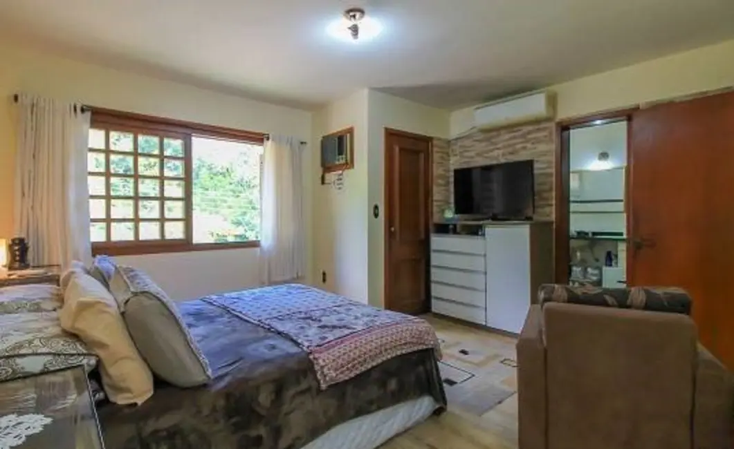 Casa com 4 quartos à venda, 258m2 em Espírito Santo, Porto Alegre - RS - imagem 9 Foto 9 de Casa com 4 quartos à venda, 258m2 em Espírito Santo, Porto Alegre - RS