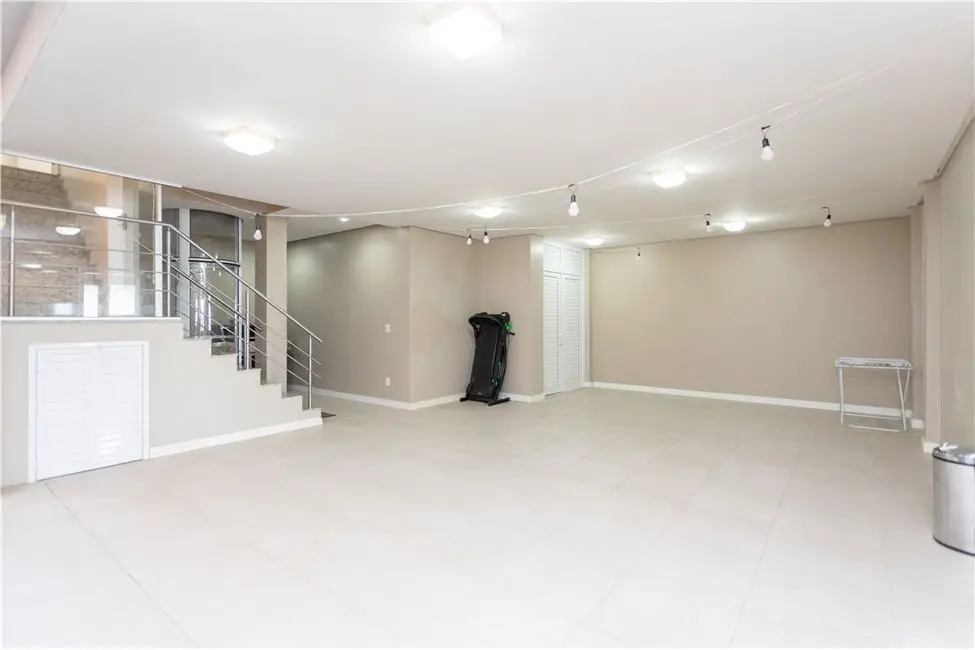 Casa com 5 quartos à venda, 550m2 em Chácara das Pedras, Porto Alegre - RS - imagem 3 Foto 3 de Casa com 5 quartos à venda, 550m2 em Chácara das Pedras, Porto Alegre - RS