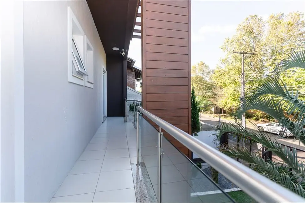 Casa com 5 quartos à venda, 550m2 em Chácara das Pedras, Porto Alegre - RS - imagem 8 Foto 8 de Casa com 5 quartos à venda, 550m2 em Chácara das Pedras, Porto Alegre - RS