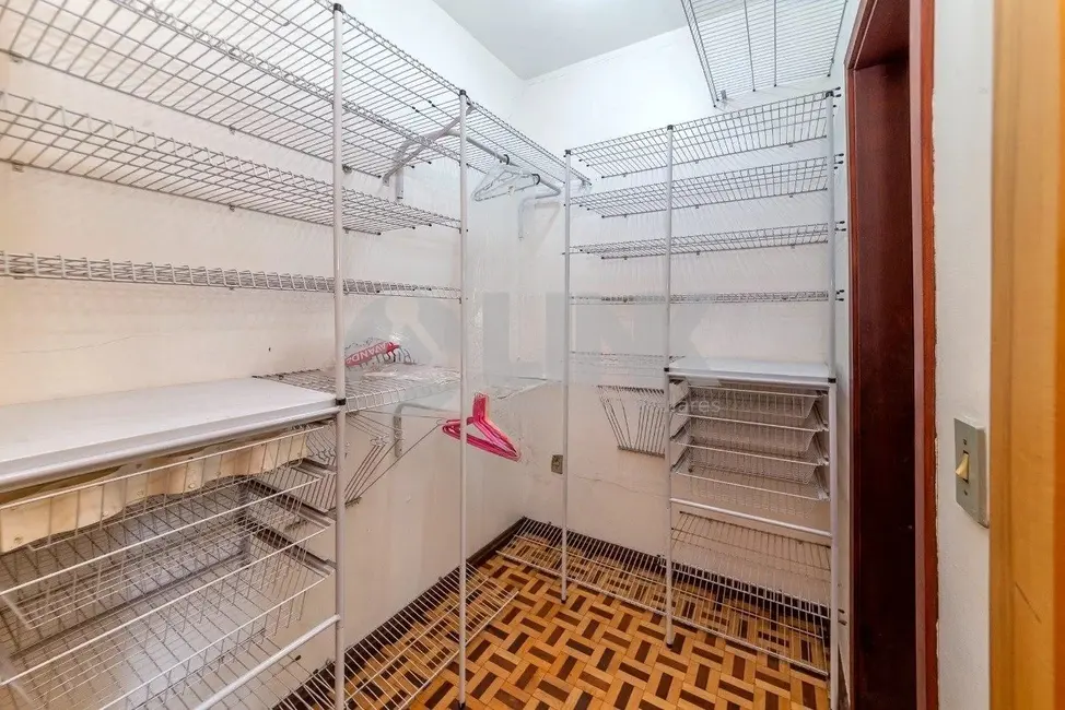 Casa com 3 quartos à venda, 231m2 em Três Figueiras, Porto Alegre - RS - imagem 4 Foto 4 de Casa com 3 quartos à venda, 231m2 em Três Figueiras, Porto Alegre - RS