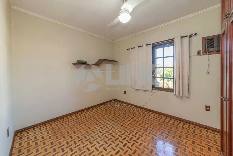 Casa com 3 quartos à venda, 231m2 em Três Figueiras, Porto Alegre - RS - imagem 9 Foto 9 de Casa com 3 quartos à venda, 231m2 em Três Figueiras, Porto Alegre - RS