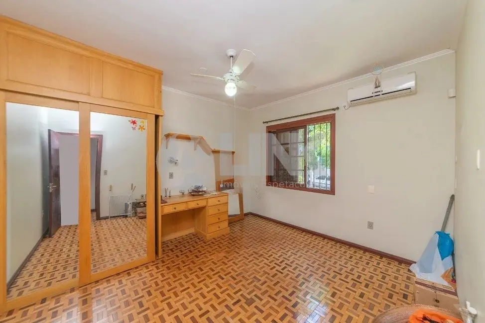 Casa com 3 quartos à venda, 231m2 em Três Figueiras, Porto Alegre - RS - imagem 3 Foto 3 de Casa com 3 quartos à venda, 231m2 em Três Figueiras, Porto Alegre - RS