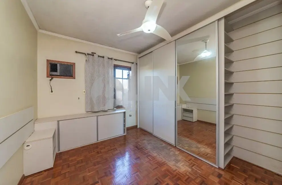 Casa com 3 quartos à venda, 231m2 em Três Figueiras, Porto Alegre - RS - imagem 7 Foto 7 de Casa com 3 quartos à venda, 231m2 em Três Figueiras, Porto Alegre - RS