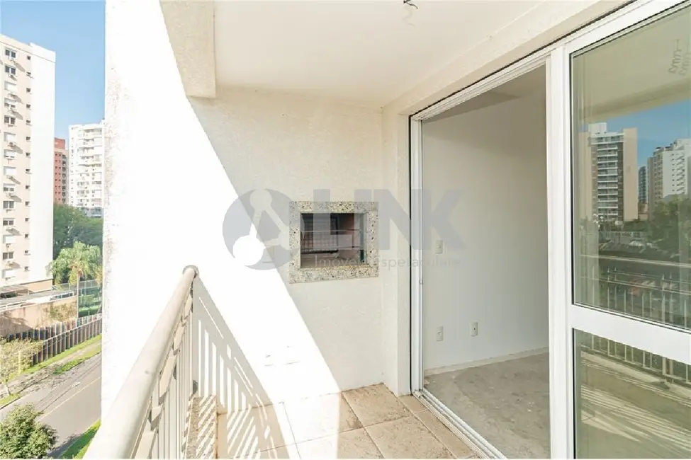 Apartamento com 3 quartos à venda, 82m2 em Passo da Areia, Porto Alegre - RS - imagem 5 Foto 5 de Apartamento com 3 quartos à venda, 82m2 em Passo da Areia, Porto Alegre - RS