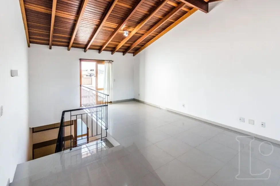 Casa com 3 quartos à venda, 244m2 em Espírito Santo, Porto Alegre - RS - imagem 2 Foto 2 de Casa com 3 quartos à venda, 244m2 em Espírito Santo, Porto Alegre - RS