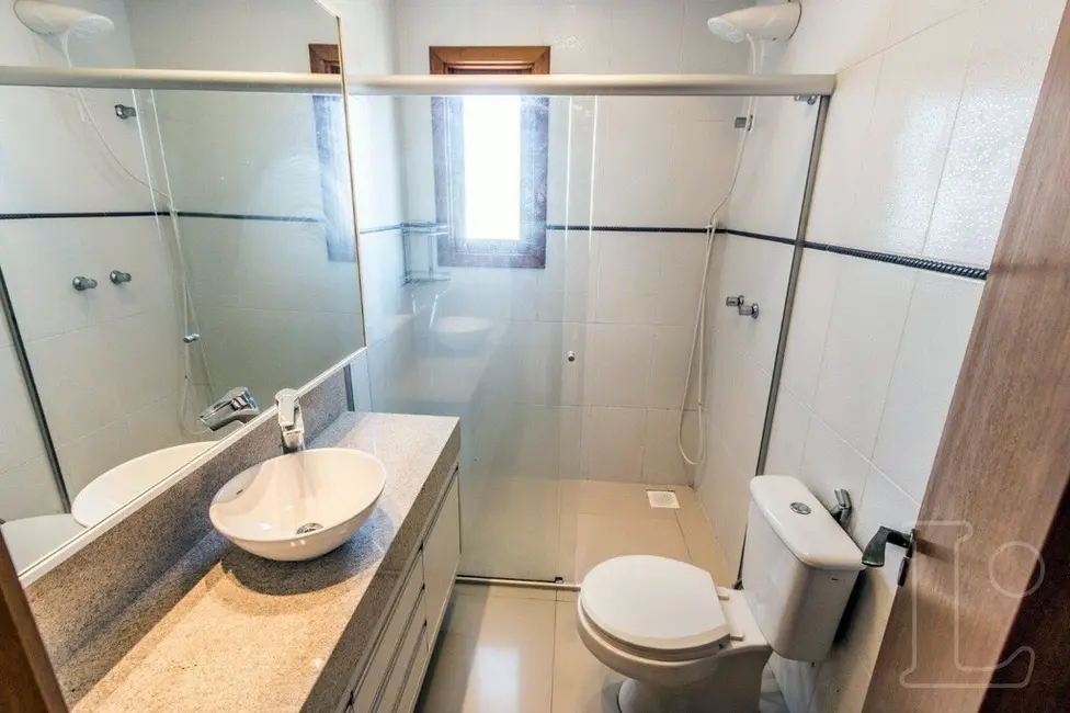 Casa com 3 quartos à venda, 244m2 em Espírito Santo, Porto Alegre - RS - imagem 5 Foto 5 de Casa com 3 quartos à venda, 244m2 em Espírito Santo, Porto Alegre - RS