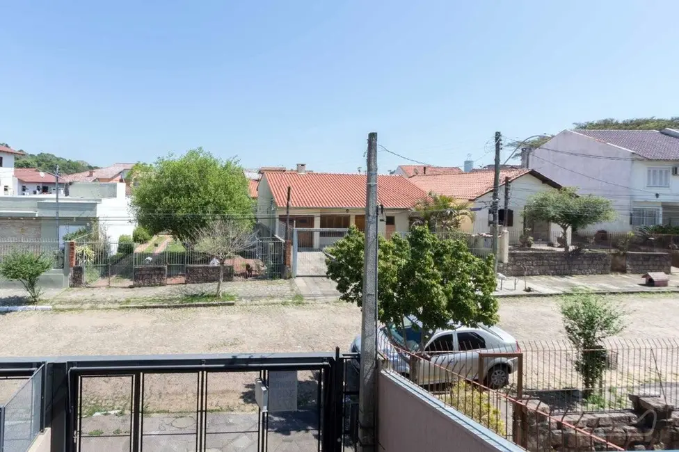 Casa com 3 quartos à venda, 244m2 em Espírito Santo, Porto Alegre - RS - imagem 3 Foto 3 de Casa com 3 quartos à venda, 244m2 em Espírito Santo, Porto Alegre - RS