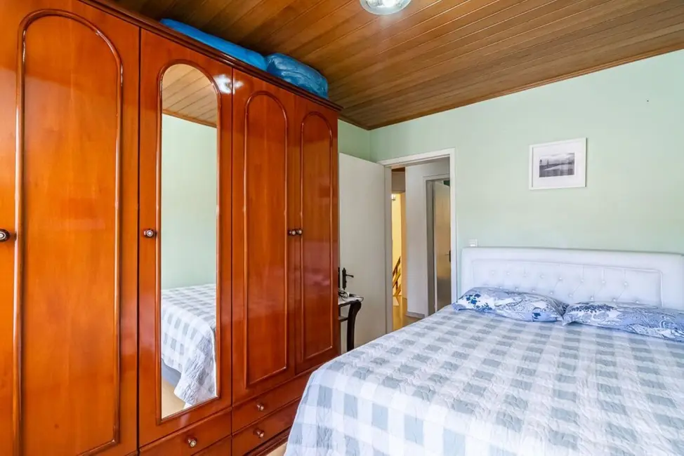 Casa com 4 quartos à venda, 285m2 em Espírito Santo, Porto Alegre - RS - imagem 3 Foto 3 de Casa com 4 quartos à venda, 285m2 em Espírito Santo, Porto Alegre - RS