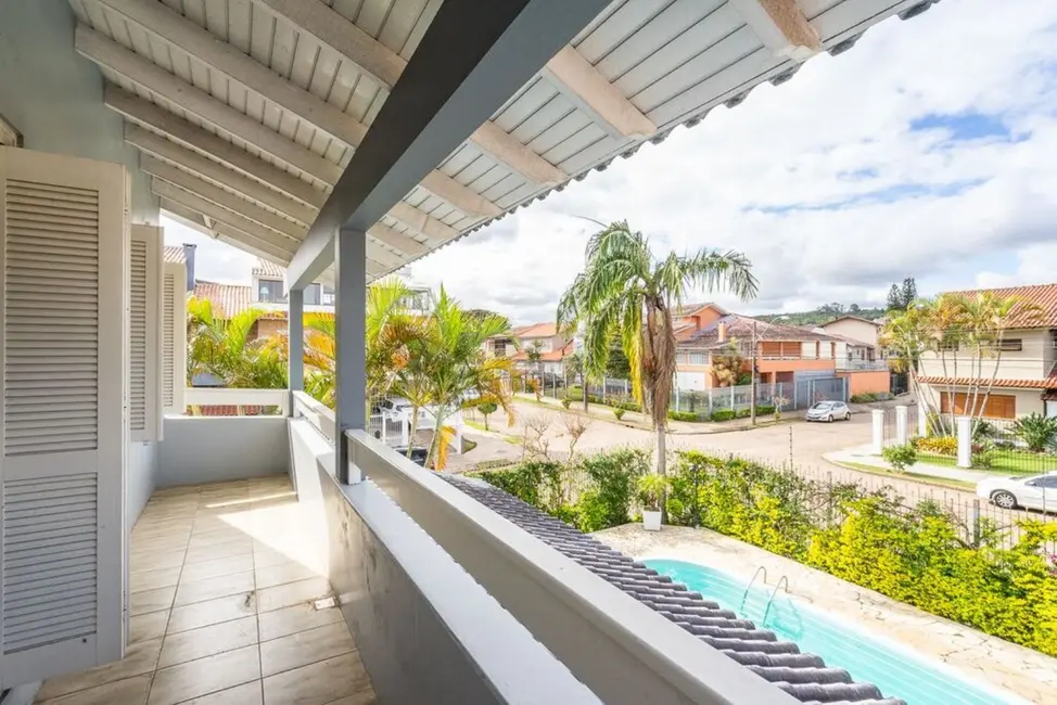 Casa com 4 quartos à venda, 285m2 em Espírito Santo, Porto Alegre - RS - imagem 7 Foto 7 de Casa com 4 quartos à venda, 285m2 em Espírito Santo, Porto Alegre - RS