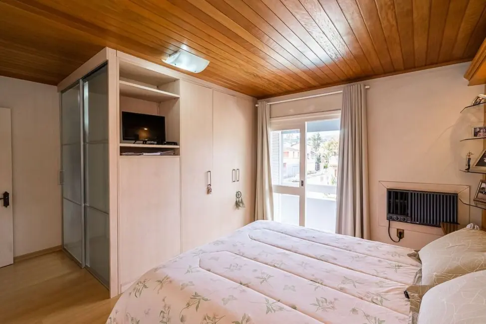 Casa com 4 quartos à venda, 285m2 em Espírito Santo, Porto Alegre - RS - imagem 5 Foto 5 de Casa com 4 quartos à venda, 285m2 em Espírito Santo, Porto Alegre - RS