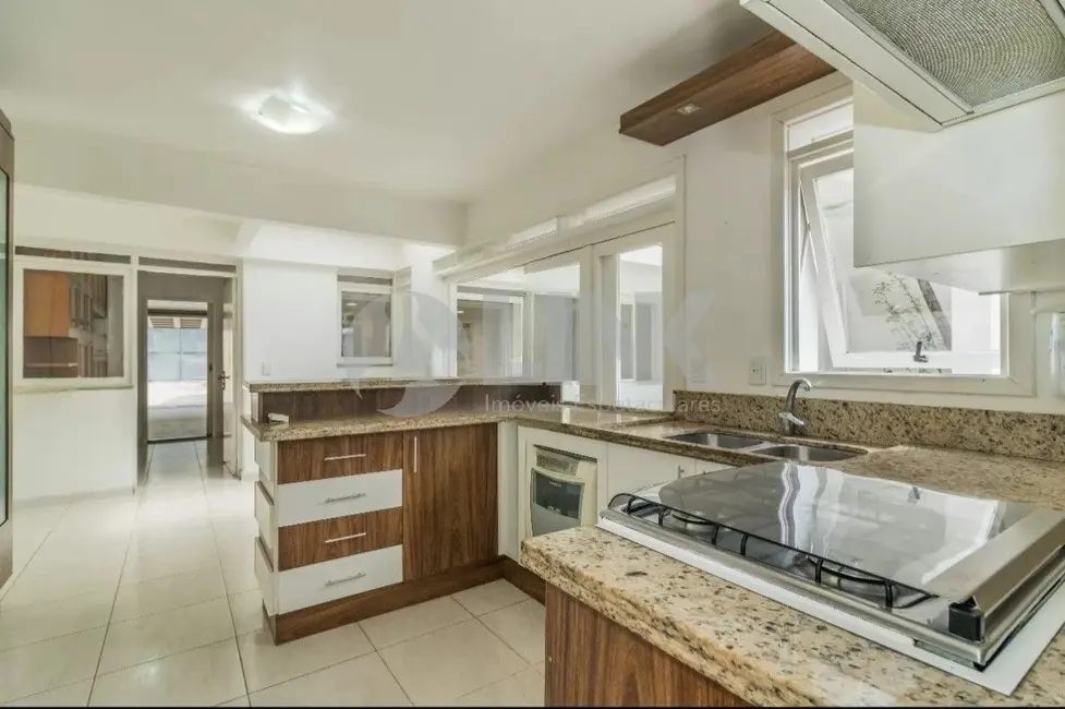Casa com 4 quartos à venda, 250m2 em Menino Deus, Porto Alegre - RS - imagem 7 Foto 7 de Casa com 4 quartos à venda, 250m2 em Menino Deus, Porto Alegre - RS