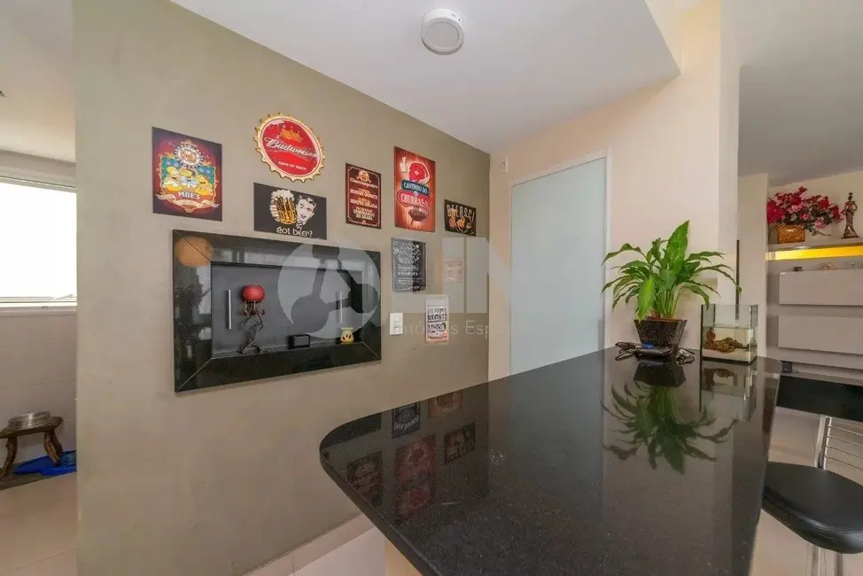 Apartamento com 3 quartos à venda, 105m2 em Passo da Areia, Porto Alegre - RS - imagem 9 Foto 9 de Apartamento com 3 quartos à venda, 105m2 em Passo da Areia, Porto Alegre - RS