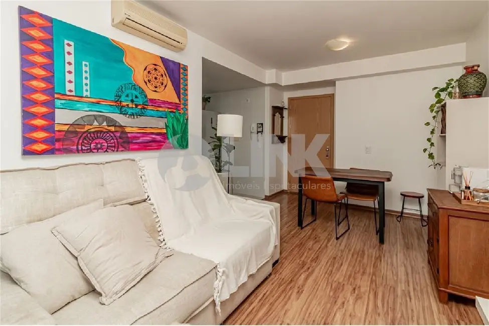 Foto 5 de Apartamento com 2 quartos à venda, 68m2 em Passo da Areia, Porto Alegre - RS