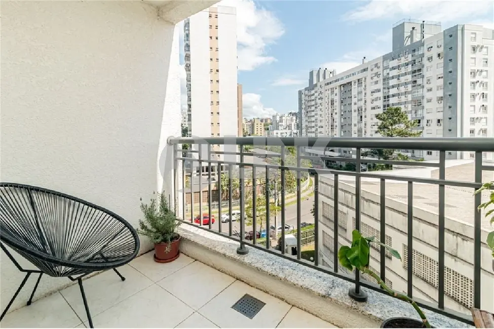 Foto 4 de Apartamento com 2 quartos à venda, 68m2 em Passo da Areia, Porto Alegre - RS