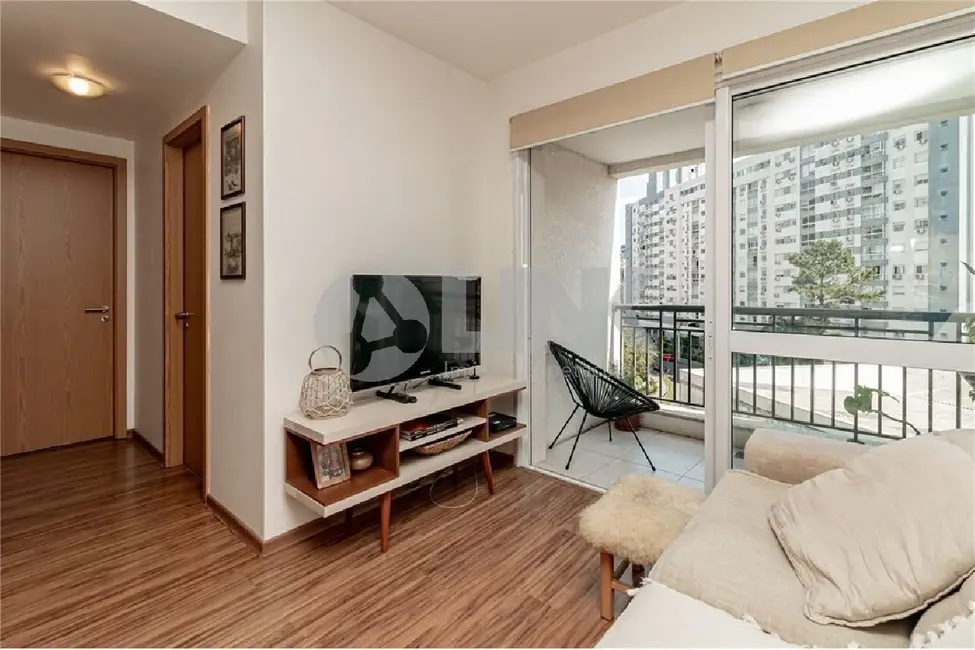 Foto 2 de Apartamento com 2 quartos à venda, 68m2 em Passo da Areia, Porto Alegre - RS