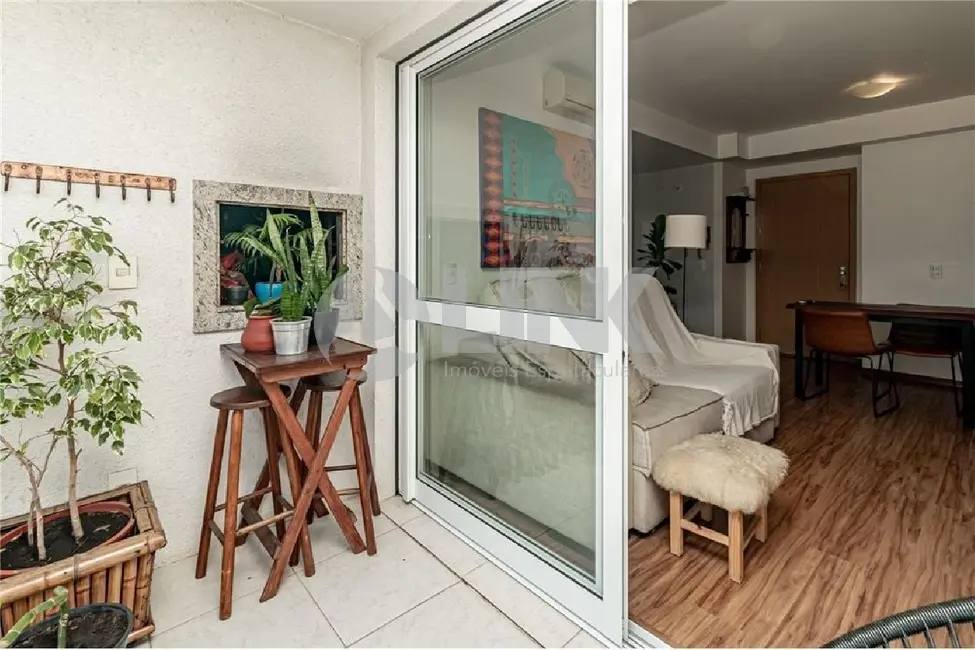 Foto 3 de Apartamento com 2 quartos à venda, 68m2 em Passo da Areia, Porto Alegre - RS