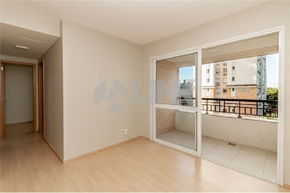 Apartamento com 3 quartos à venda, 82m2 em Passo da Areia, Porto Alegre - RS - imagem 3 Foto 3 de Apartamento com 3 quartos à venda, 82m2 em Passo da Areia, Porto Alegre - RS