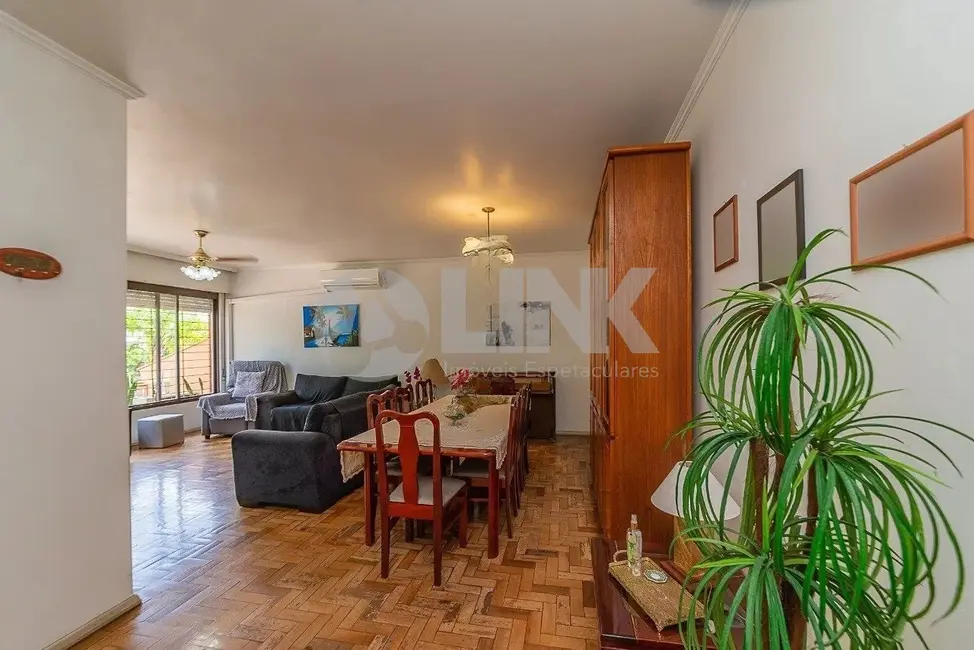 Foto 1 de Casa com 3 quartos à venda, 258m2 em Chácara das Pedras, Porto Alegre - RS