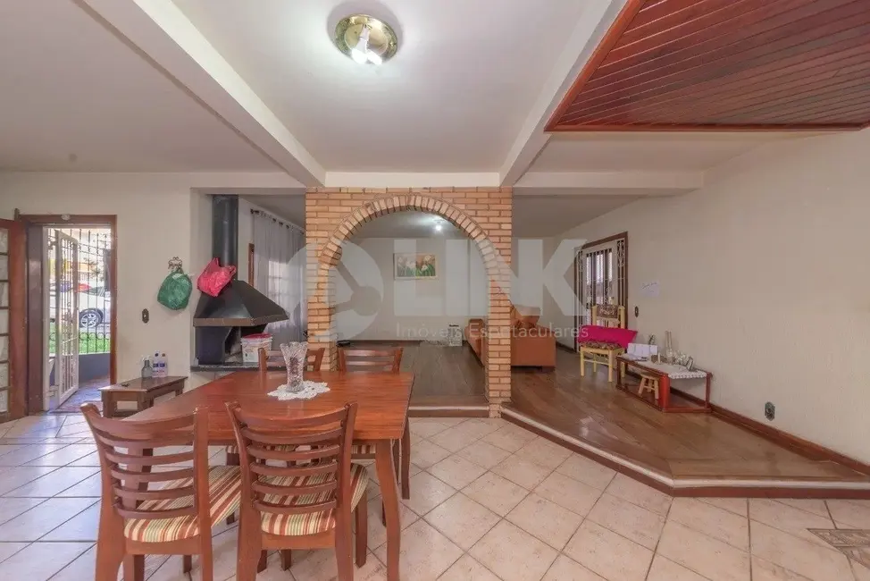 Casa com 3 quartos à venda, 262m2 em Auxiliadora, Porto Alegre - RS - imagem 2 Foto 2 de Casa com 3 quartos à venda, 262m2 em Auxiliadora, Porto Alegre - RS