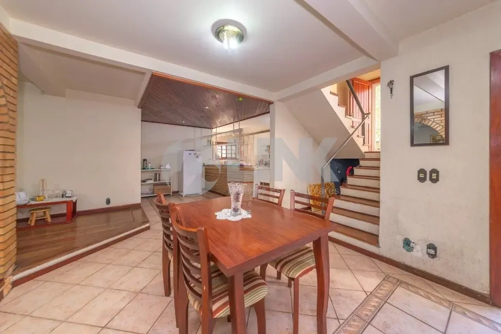 Casa com 3 quartos à venda, 262m2 em Auxiliadora, Porto Alegre - RS - imagem 4 Foto 4 de Casa com 3 quartos à venda, 262m2 em Auxiliadora, Porto Alegre - RS
