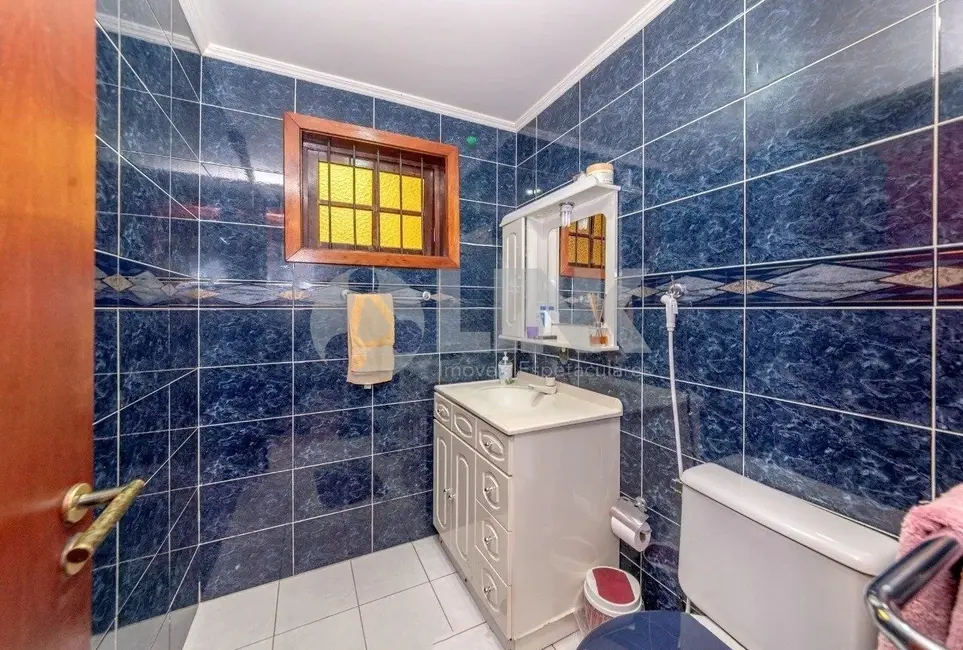 Casa com 3 quartos à venda, 262m2 em Auxiliadora, Porto Alegre - RS - imagem 7 Foto 7 de Casa com 3 quartos à venda, 262m2 em Auxiliadora, Porto Alegre - RS