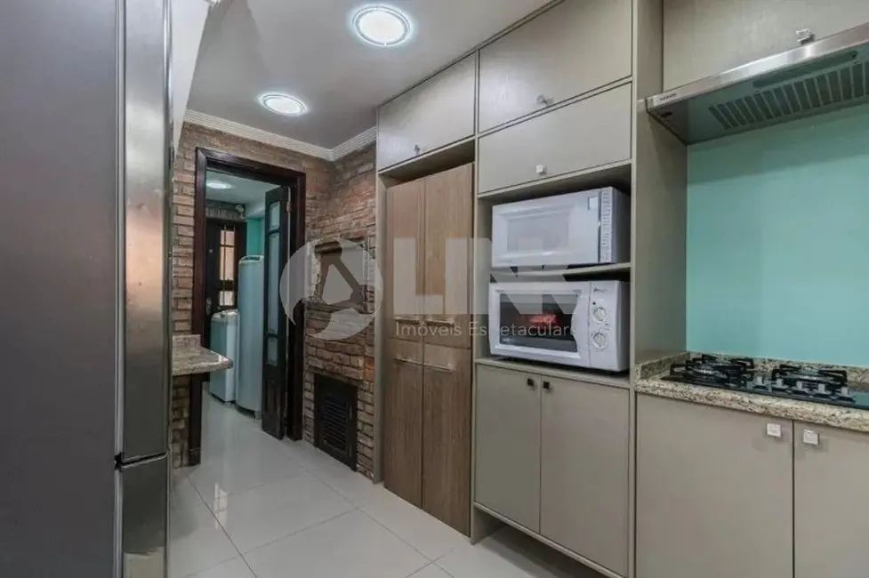 Casa com 3 quartos à venda, 300m2 em Passo da Areia, Porto Alegre - RS - imagem 5 Foto 5 de Casa com 3 quartos à venda, 300m2 em Passo da Areia, Porto Alegre - RS