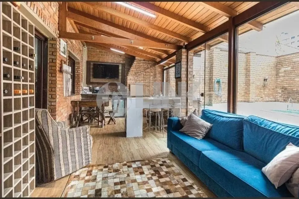 Casa com 3 quartos à venda, 300m2 em Passo da Areia, Porto Alegre - RS - imagem 8 Foto 8 de Casa com 3 quartos à venda, 300m2 em Passo da Areia, Porto Alegre - RS