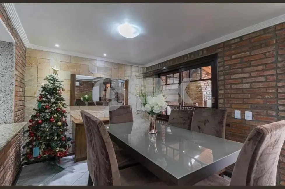 Casa com 3 quartos à venda, 300m2 em Passo da Areia, Porto Alegre - RS - imagem 4 Foto 4 de Casa com 3 quartos à venda, 300m2 em Passo da Areia, Porto Alegre - RS