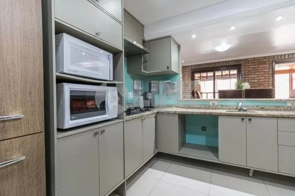 Casa com 3 quartos à venda, 300m2 em Passo da Areia, Porto Alegre - RS - imagem 6 Foto 6 de Casa com 3 quartos à venda, 300m2 em Passo da Areia, Porto Alegre - RS