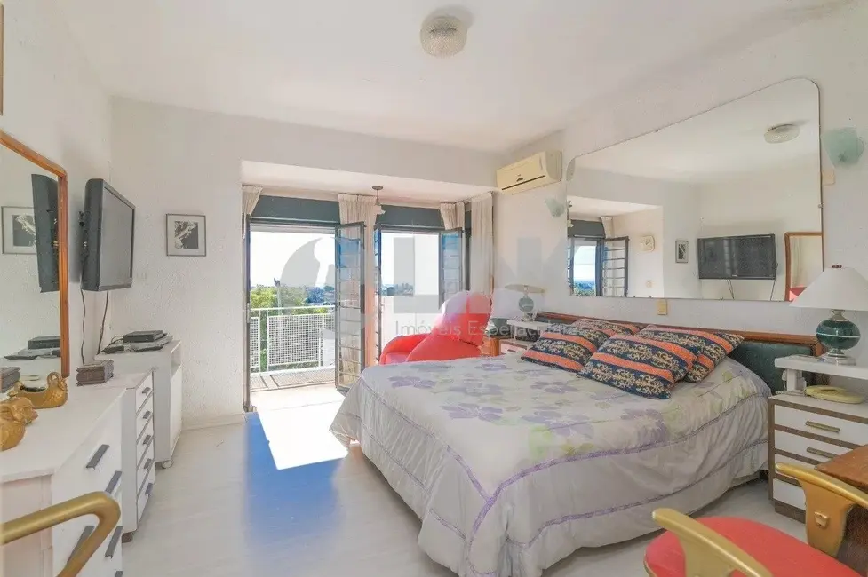 Casa com 5 quartos à venda, 499m2 em Três Figueiras, Porto Alegre - RS - imagem 9 Foto 9 de Casa com 5 quartos à venda, 499m2 em Três Figueiras, Porto Alegre - RS