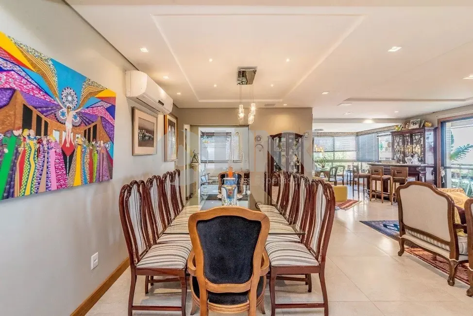 Apartamento com 3 quartos à venda, 240m2 em Moinhos de Vento, Porto Alegre - RS - imagem 5 Foto 5 de Apartamento com 3 quartos à venda, 240m2 em Moinhos de Vento, Porto Alegre - RS