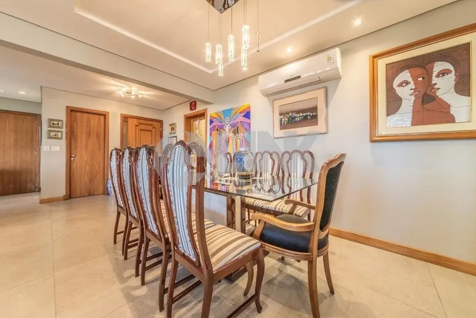 Apartamento com 3 quartos à venda, 240m2 em Moinhos de Vento, Porto Alegre - RS - imagem 8 Foto 8 de Apartamento com 3 quartos à venda, 240m2 em Moinhos de Vento, Porto Alegre - RS
