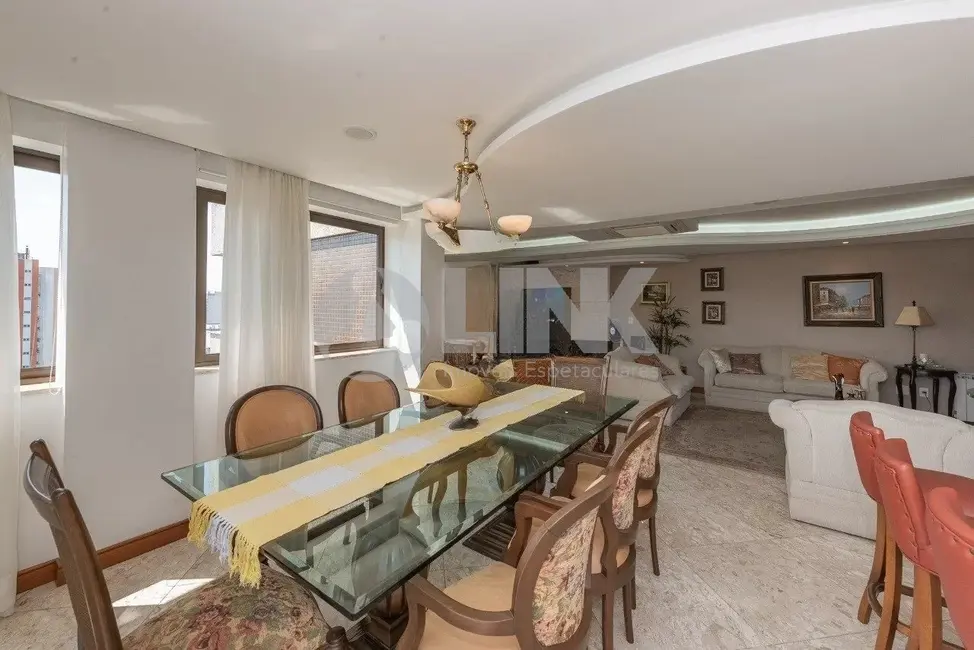 Apartamento com 3 quartos à venda, 201m2 em Moinhos de Vento, Porto Alegre - RS - imagem 7 Foto 7 de Apartamento com 3 quartos à venda, 201m2 em Moinhos de Vento, Porto Alegre - RS